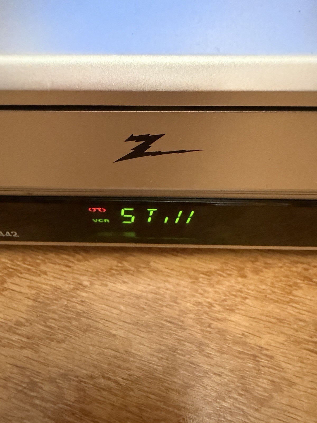 ZENITH VCS442 VCR VHS 4-Head Hi-Fi Stereo Player Recorder Tested Good No Remote