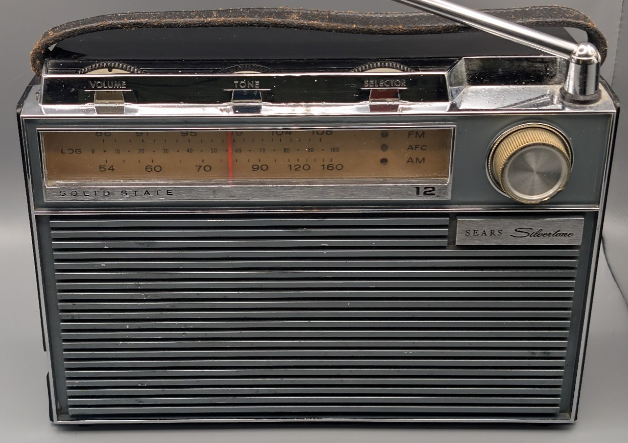 RARE Vintage Sears Silvertone Solid State 12 Transistor AM FM AFC Radio Works