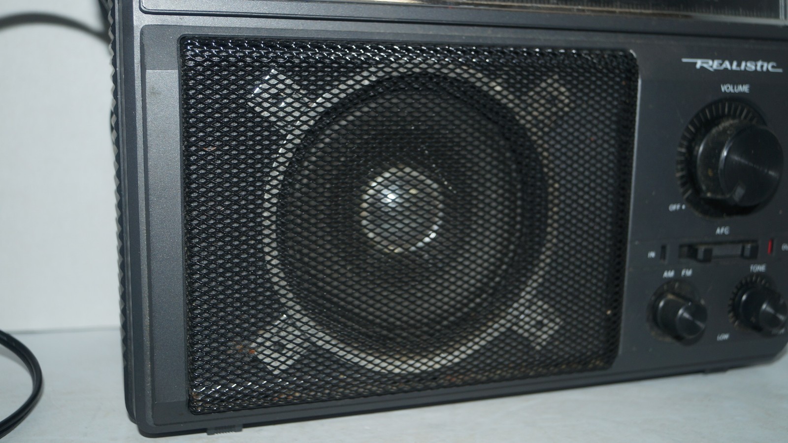 Retro Vintage REALISTIC RADIO SHACK 12-625A AM FM Portable AC DC Radio – Works