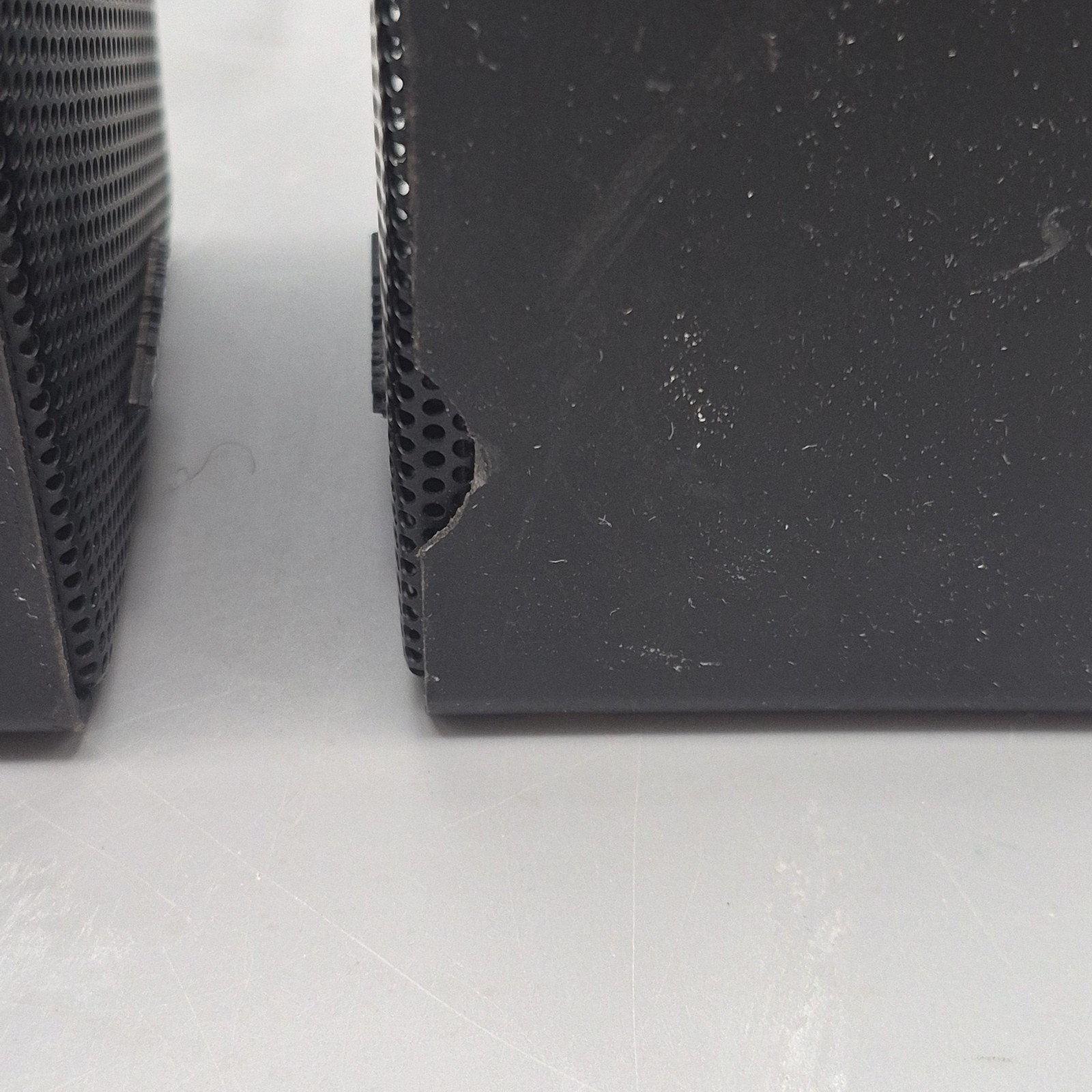 Vtg Realistic Minimus 3.5 Speakers 15W Input 8 Ohms 40-1996A Untested 3.5″ X 5″