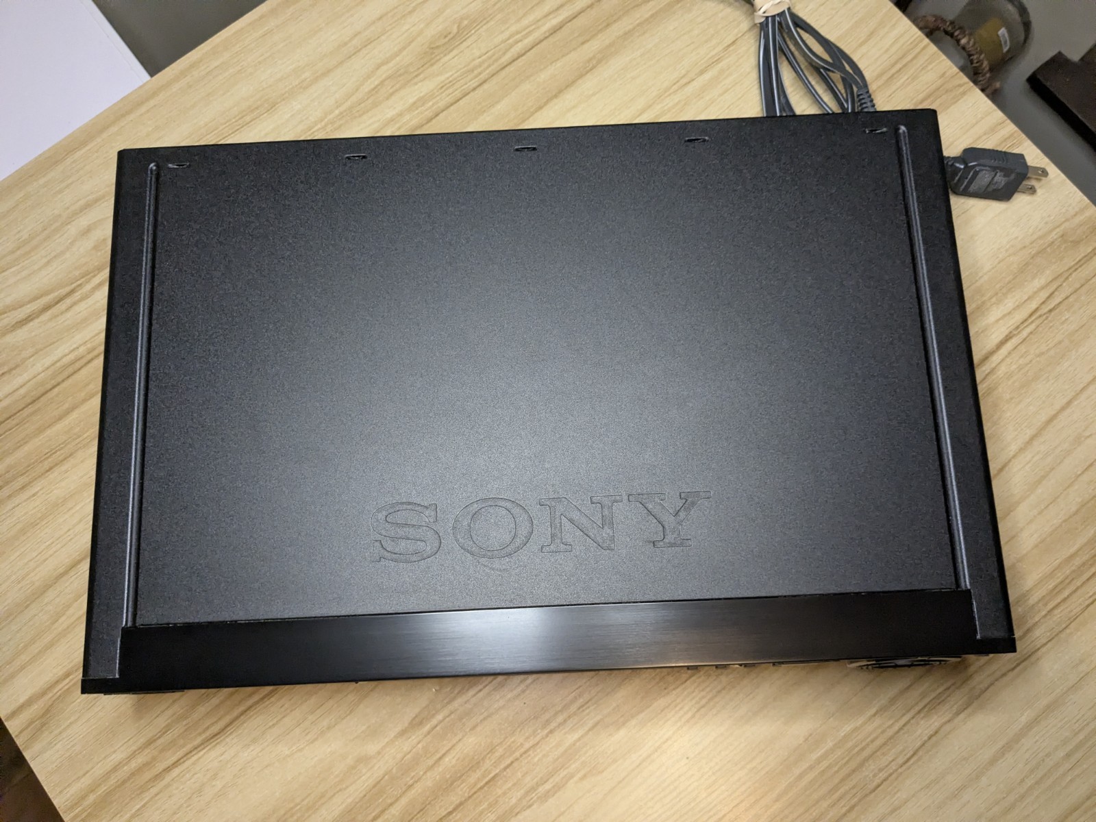 Sony SLV-M11HF VCR VHS Player Recorder w Remote Box Cable & Tape Tested Working