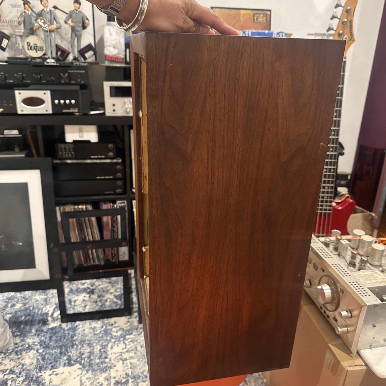 Acoustic Research AR-3a – Close Serial Numbers
