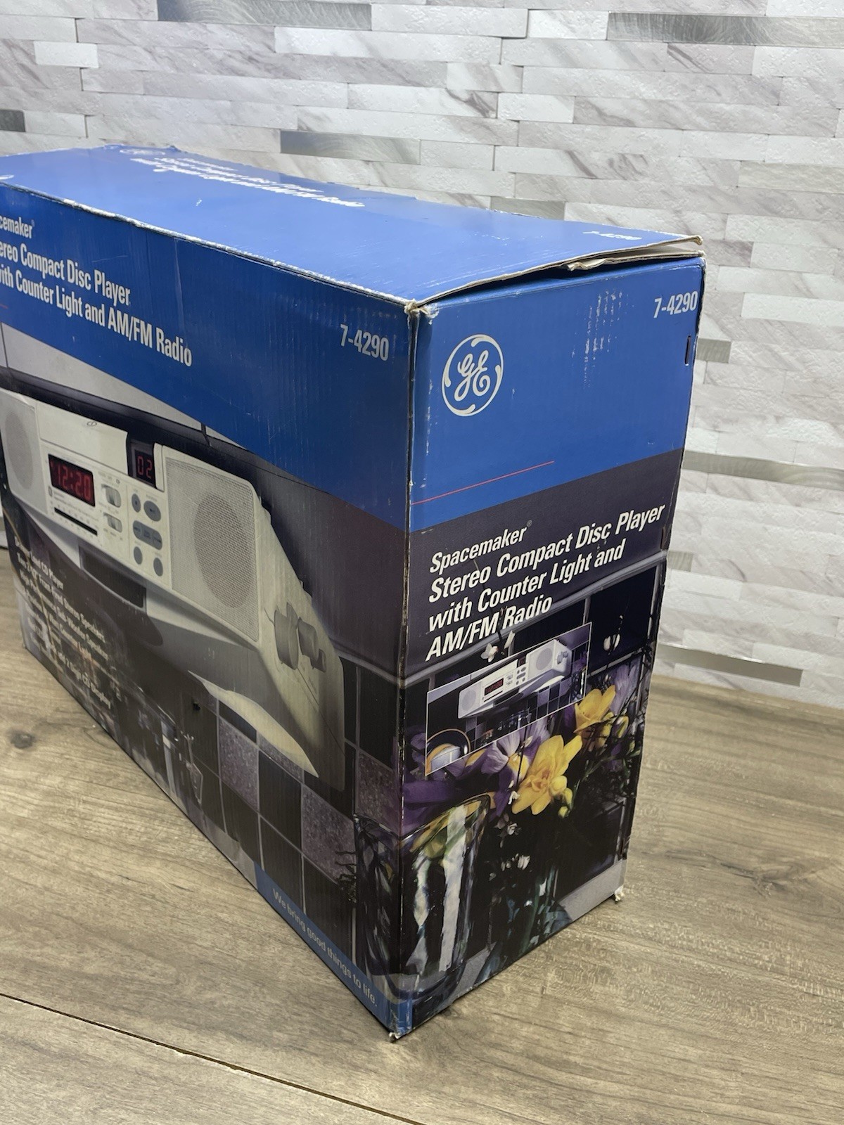 New! GE Spacemaker 7-4290 Under Cabinet AM/FM Radio CD Player Light Clock NOS