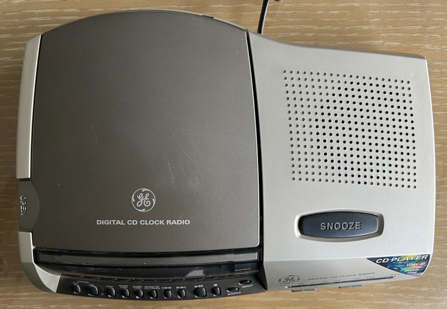 GE Digital CD Player AM/FM Radio Alarm Clock Model 7-4895A July 2000 -TESTED