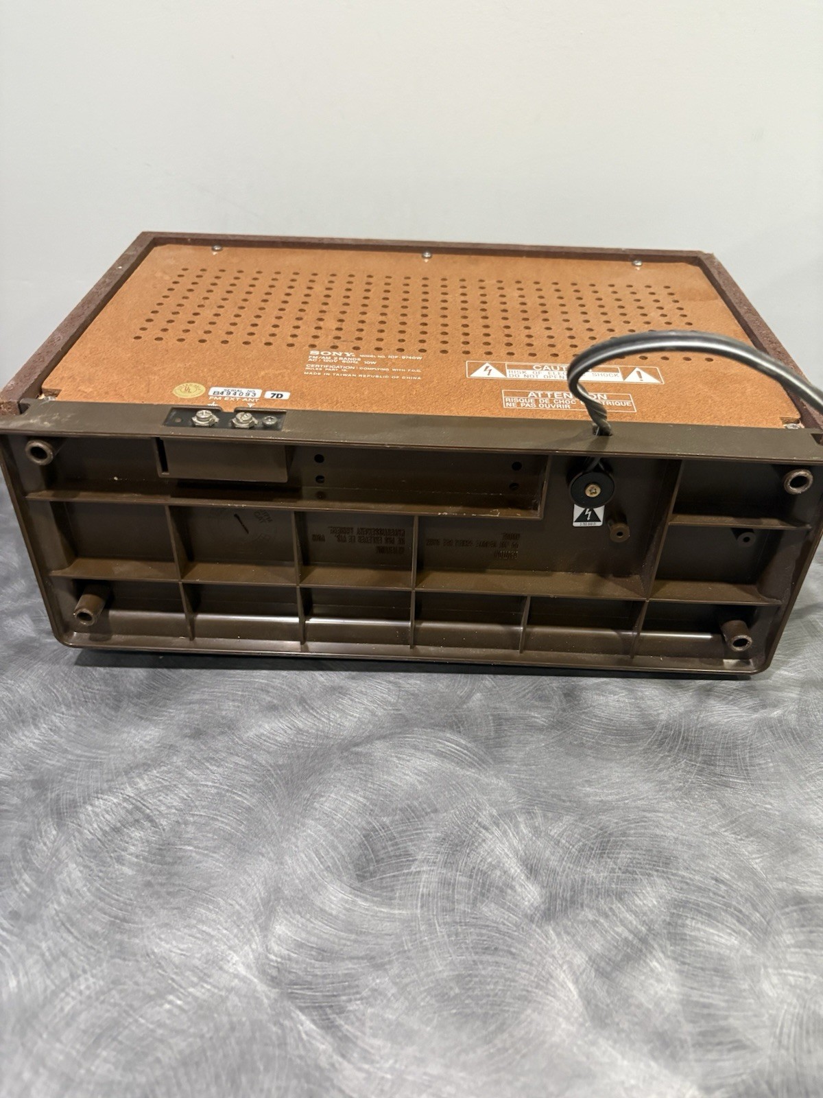 Vintage SONY Model ICF-9740 AM/FM 2 bands Table Top Radio Wood Grain