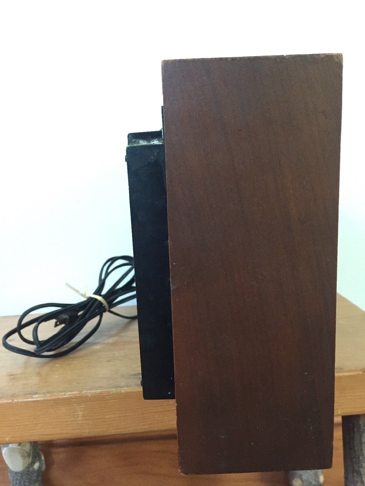 Vintage 1960s RCA Victor Solid State AM FM Tabletop Radio Walnut RHC25W WORKS