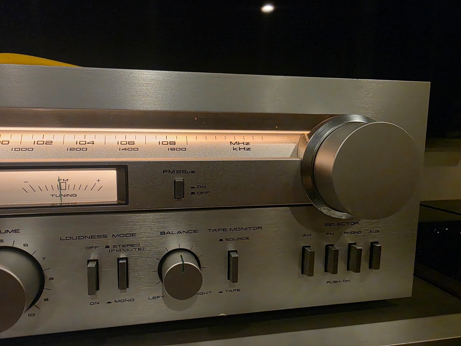 Akai AA-R20 AM/FM Stereo Reciever | Partially Working