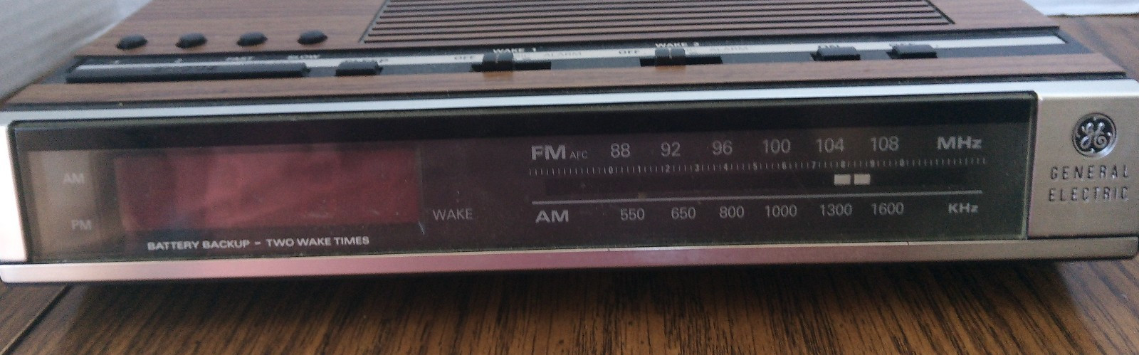 General Electric AM/FM Electronic Digital Clock Radio Model #7-4636D Tested