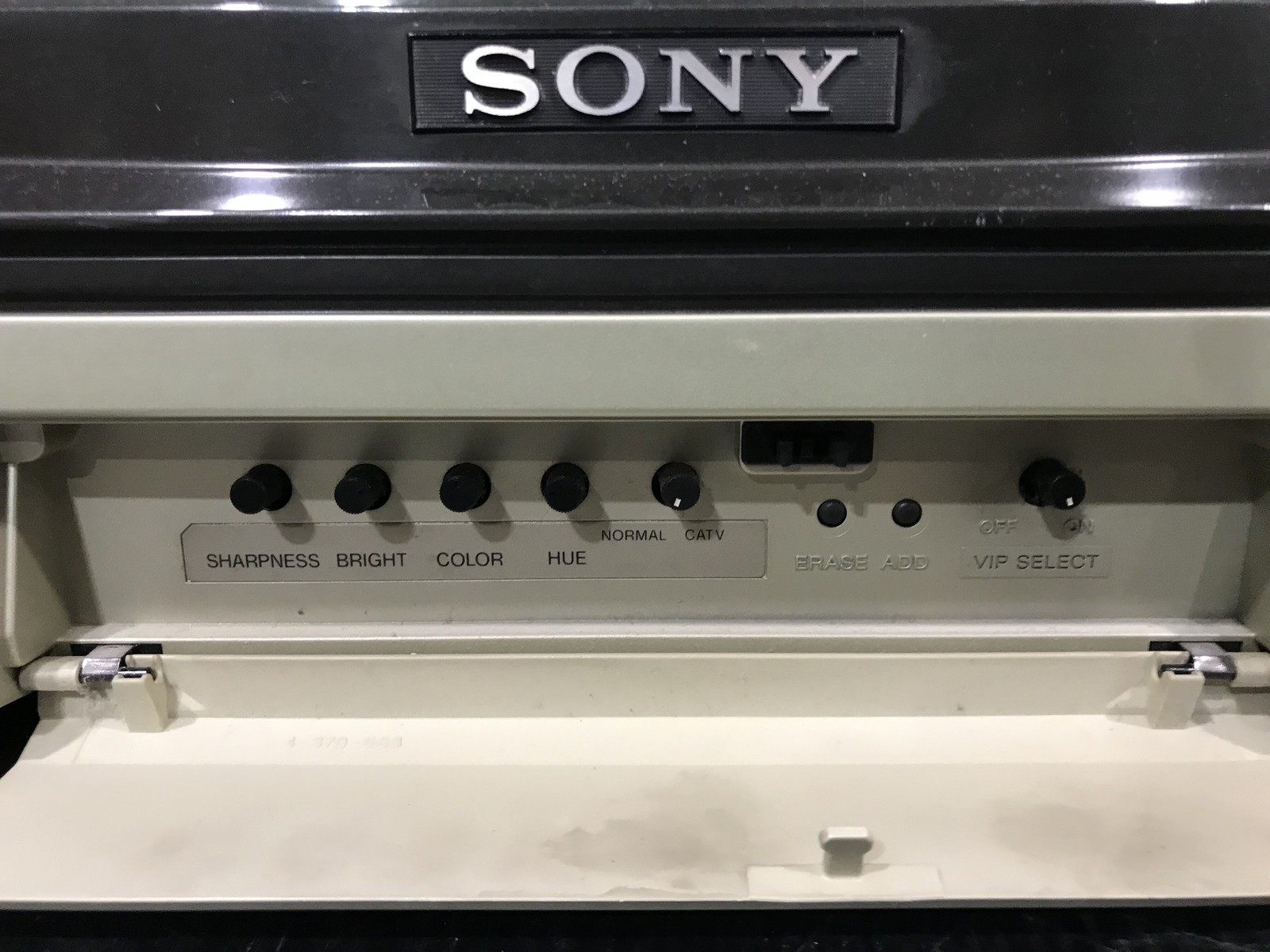 Sony KV-1976R Trinitron Vintage Television CRTV for Retro Gaming – No Remote
