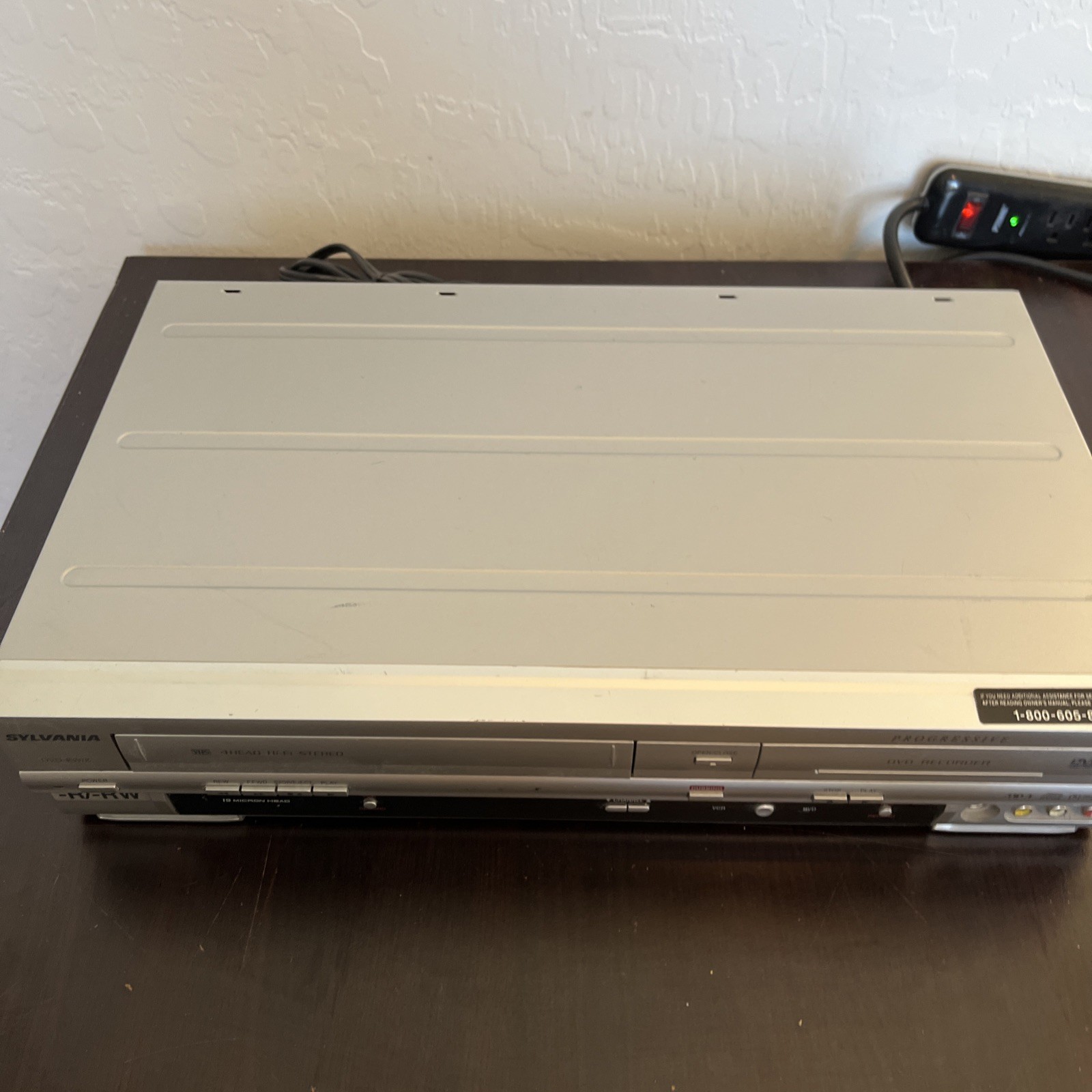 Sylvania DVR90VE DVD VCR Combo Player VHS Tape Cassette recorder SLV-D201P