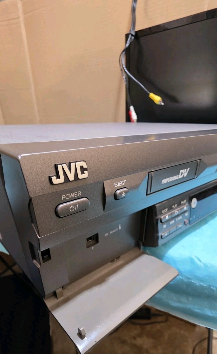 JVC Video Cassette Player/Recorder Model # SR-VS30U Super VHS ET Professional