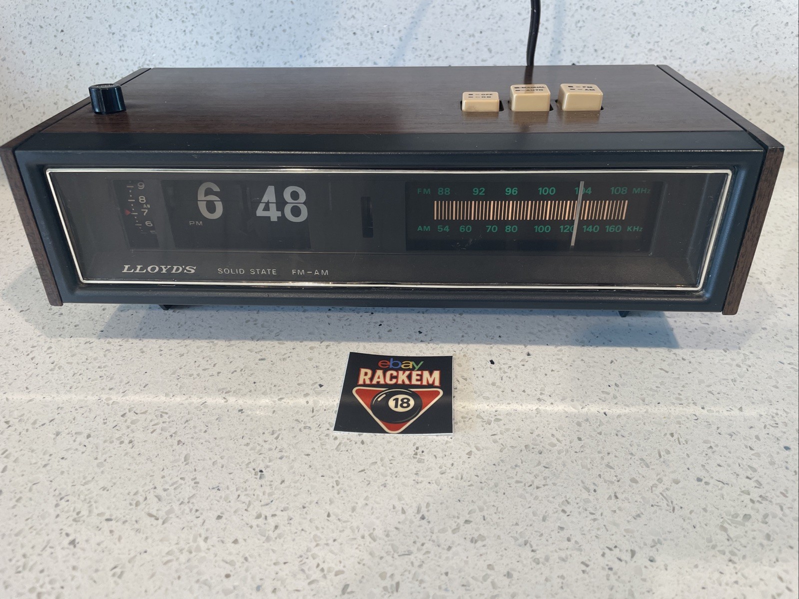 Vtg Lloyd’s Solid State AM/FM Radio Alarm Clock Model IJ6IG-118B Flip Dial Roll
