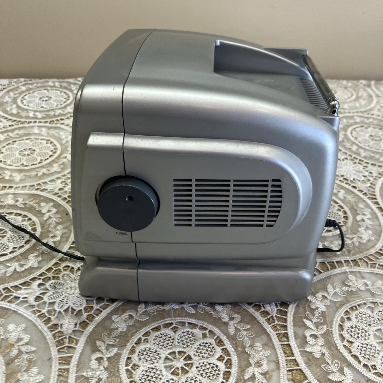 Coby CX-TV1 5″ Black & White TV with AM/FM Radio Portable Tested Good Working