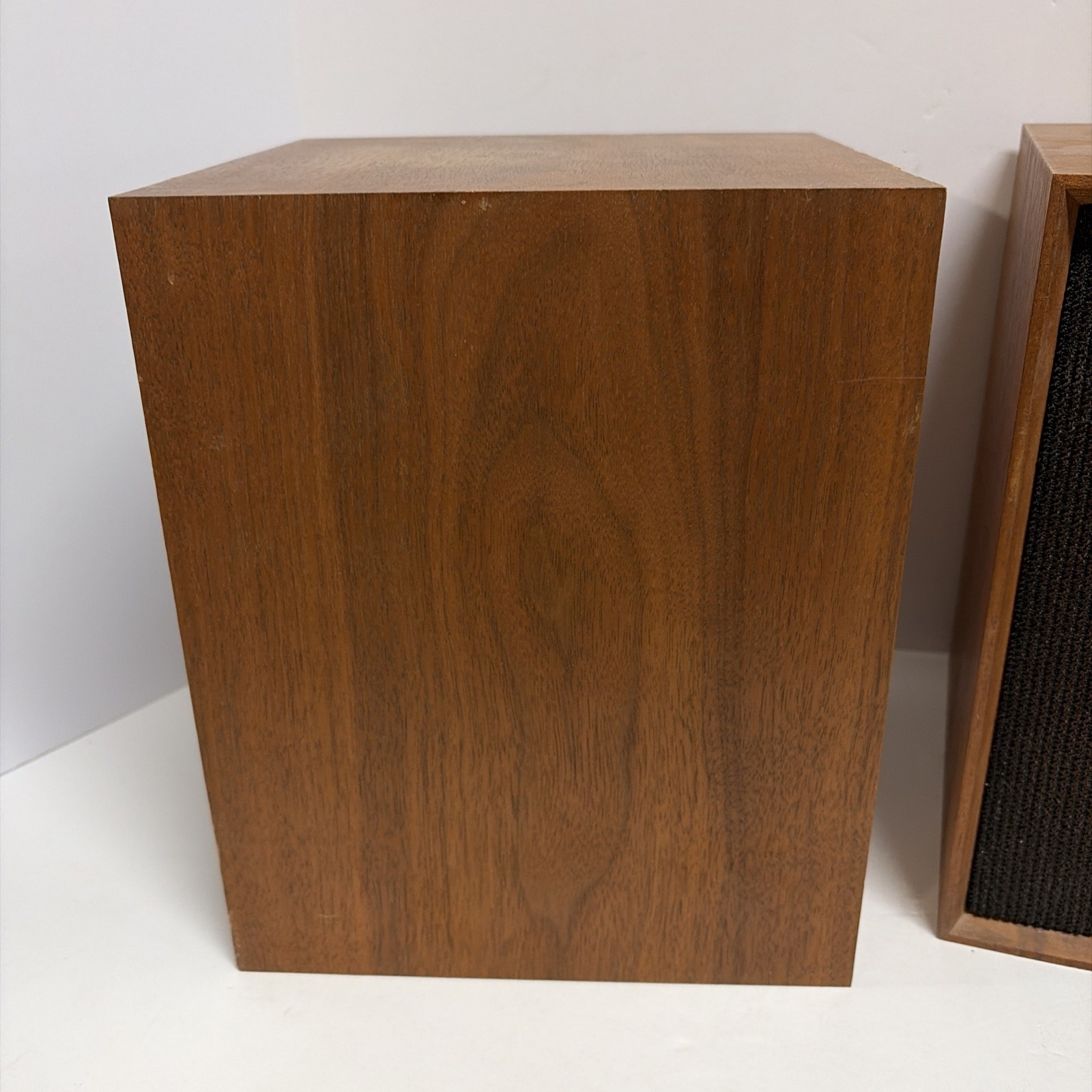 Vintage Acoustic Research Pair Of Bookcase speakers Wood Box 11x9x8