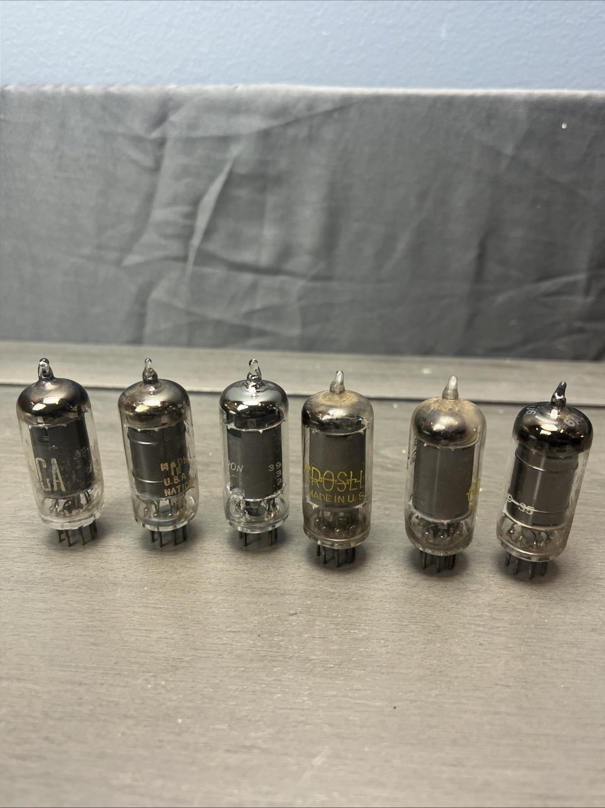Mixed Lot Of 6 6AU6 Electron Tubes From Rca And Grosley Made In USA Untested