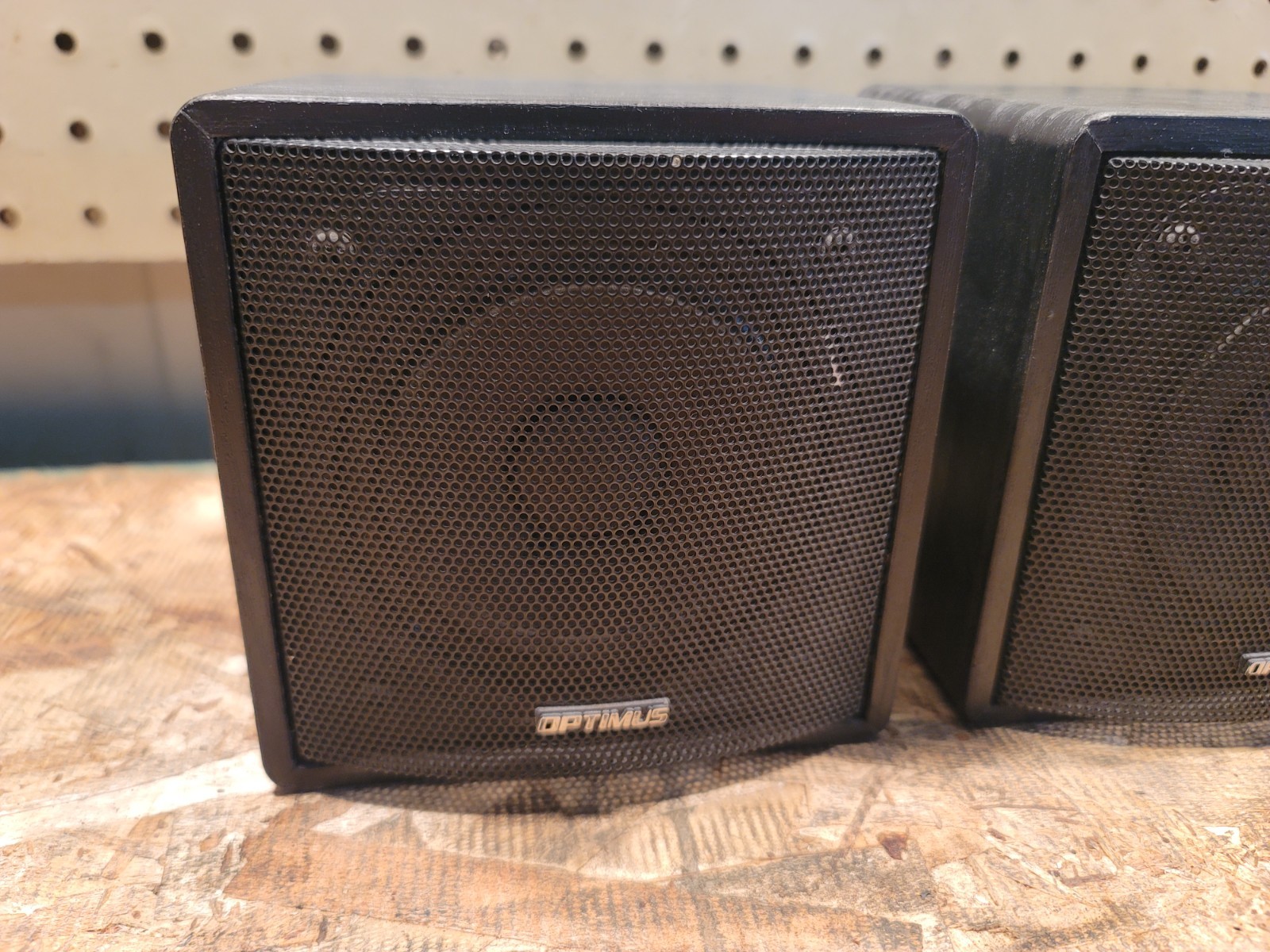 Optimus XTS 40 Speakers Cat. No. 40-1991 – Tested and Working Pair See Photos