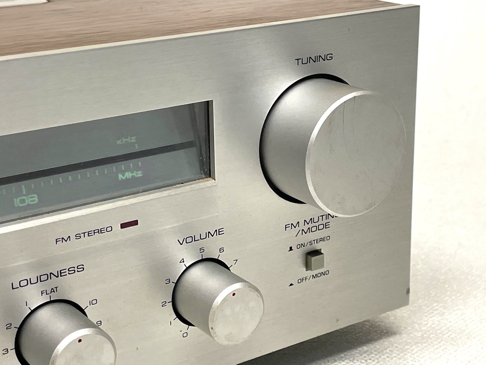 Vintage Yamaha R-300 Stereo Amplifier / Receiver with Phono Input -1980- Japan