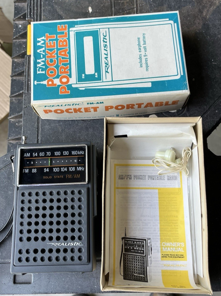 Vintage Realistic FM AM Pocket Portable Radio Cat. No. 12-635 In Box C VIdeo