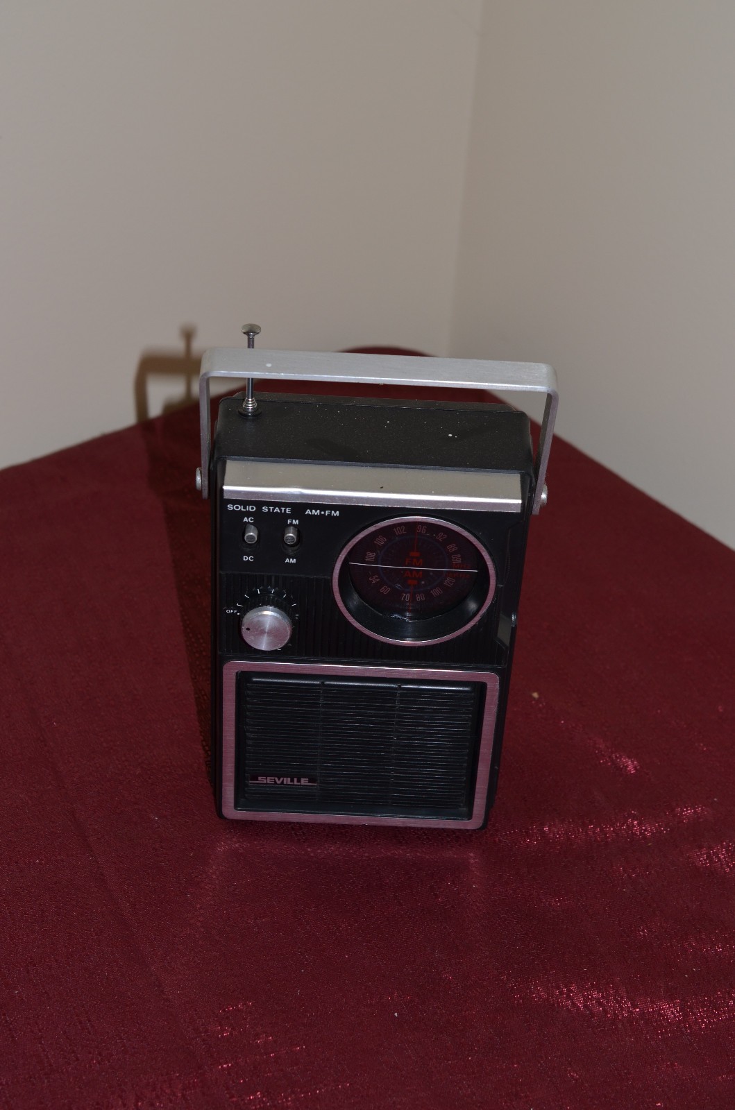 vintage radio Seville solid state FM AM radio 1801AFM