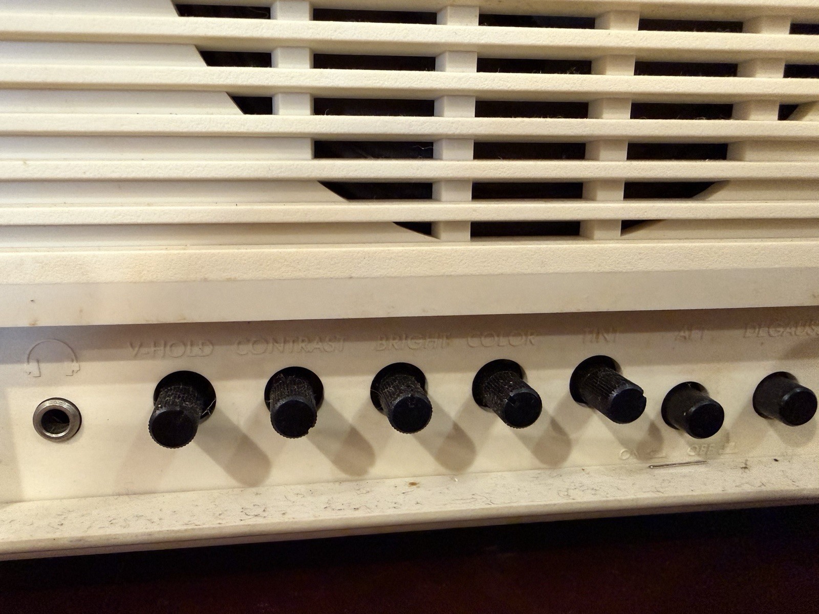 RCA Under Counter B&W Television / Radio(1987)Original Mounting Bracket Included