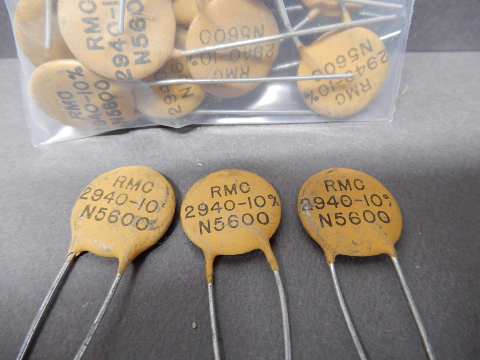 RMC 2940pf Ceramic Disc Capacitors 0.69″ Dia. Qty 25 NOS Unknown Voltage N5600