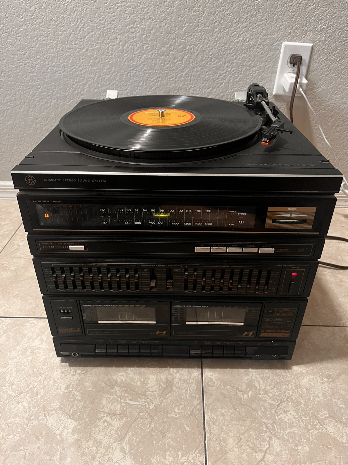 GE Compact Stereo System #11-1000 AM/FM Stereo 2 Cassette Phono Equalizer Read