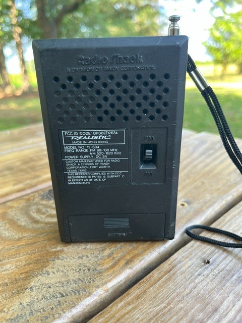 Vintage Radio Shack Model 12-634 Handheld Realistic AM/FM Radio