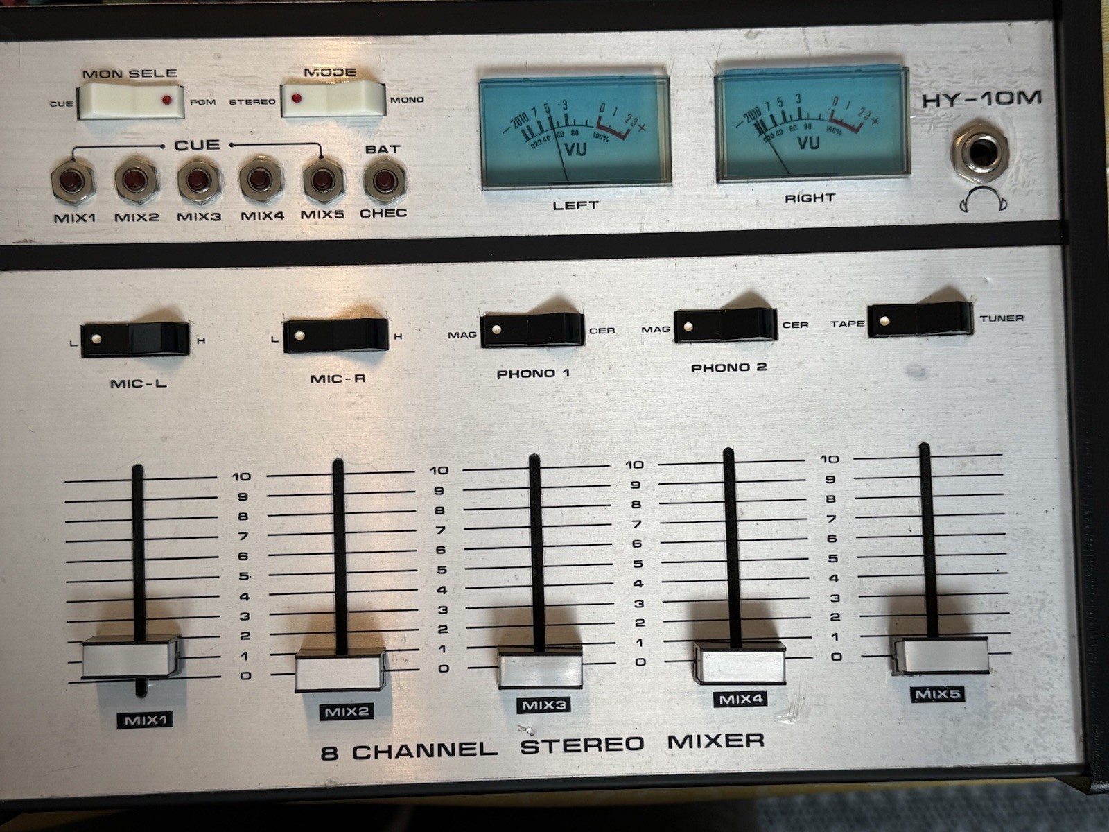Vintage HY-10M 8 Channel Stereo Audio Mixer Dual VU Meters w/Box – Powers On