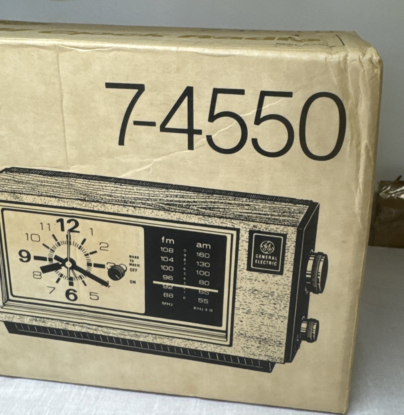 VTG GE GENERAL ELECTRIC AM/FM CLOCK RADIO MODEL 7-4550 NEW IN BOX RARE